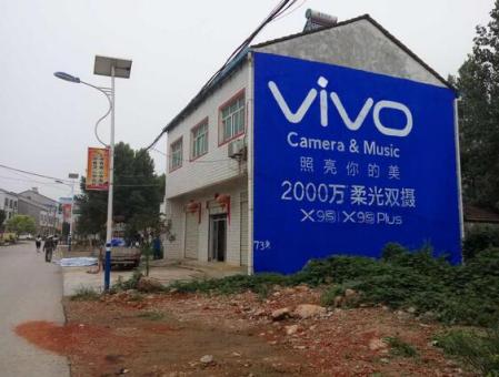 广汉刷墙广告和喷绘墙体广告哪个效果好？