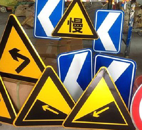 广汉标识标牌中颜色的确定是很重要的。